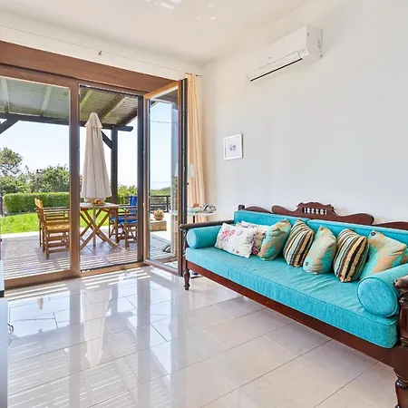 Smaragdi Beachfront Villa