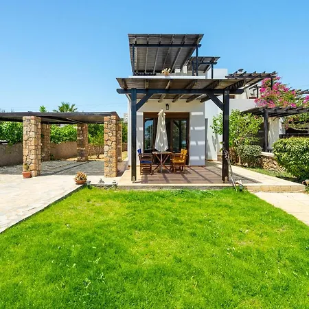 Smaragdi Beachfront Villa