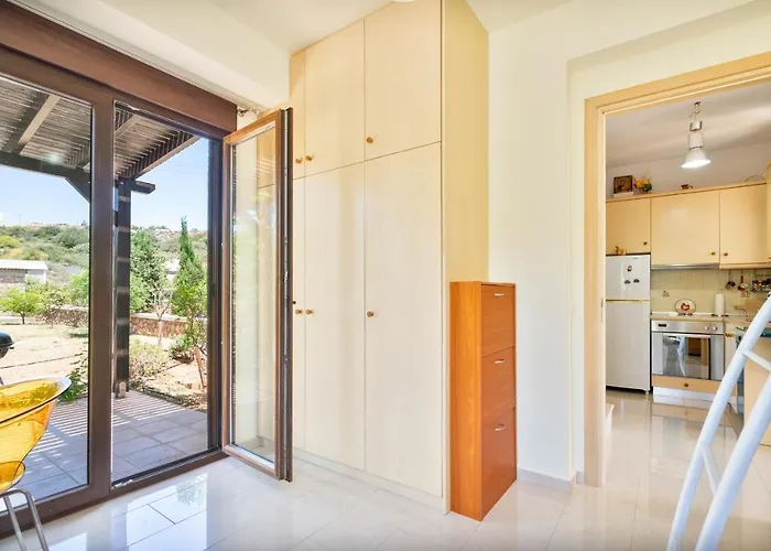 Smaragdi Beachfront Villa