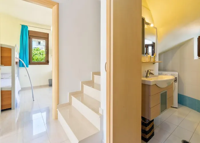 Villa Smaragdi Beachfront *