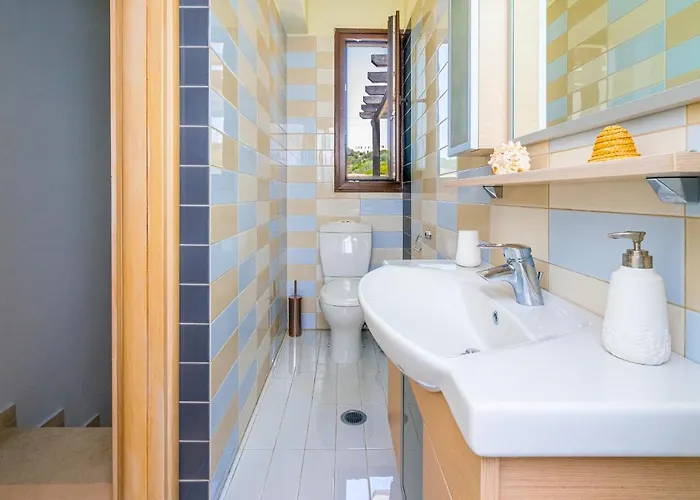 Villa Smaragdi Beachfront *