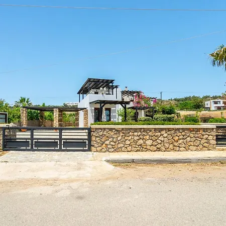 فيلة Smaragdi Beachfront