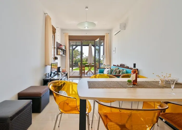 فيلة Smaragdi Beachfront *