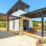 Vila Smaragdi Beachfront *