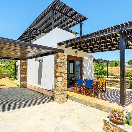 וילה Smaragdi Beachfront *