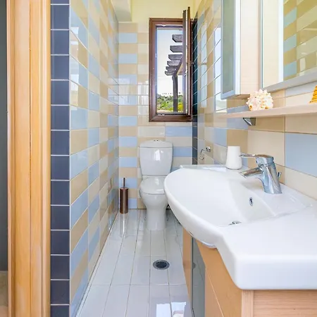 וילה Smaragdi Beachfront *